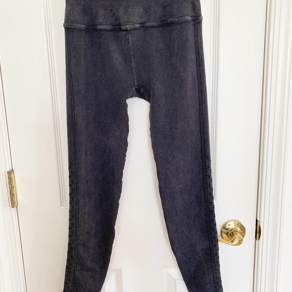 Spiritual Gangster Black Wash Third Eye Hi Rise Laser Cut Leggings Small - Picture 3 of 9